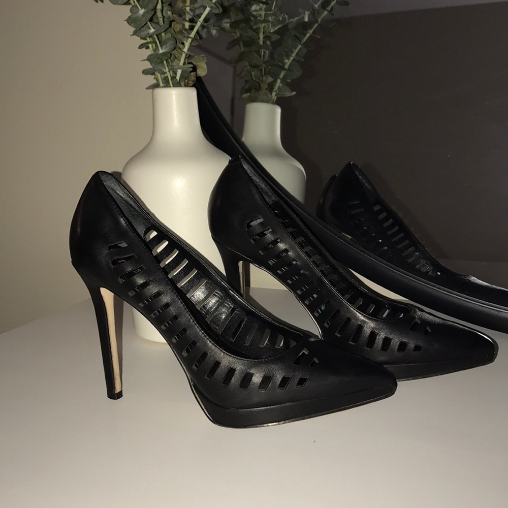 BCBG Generation Black Pumps .